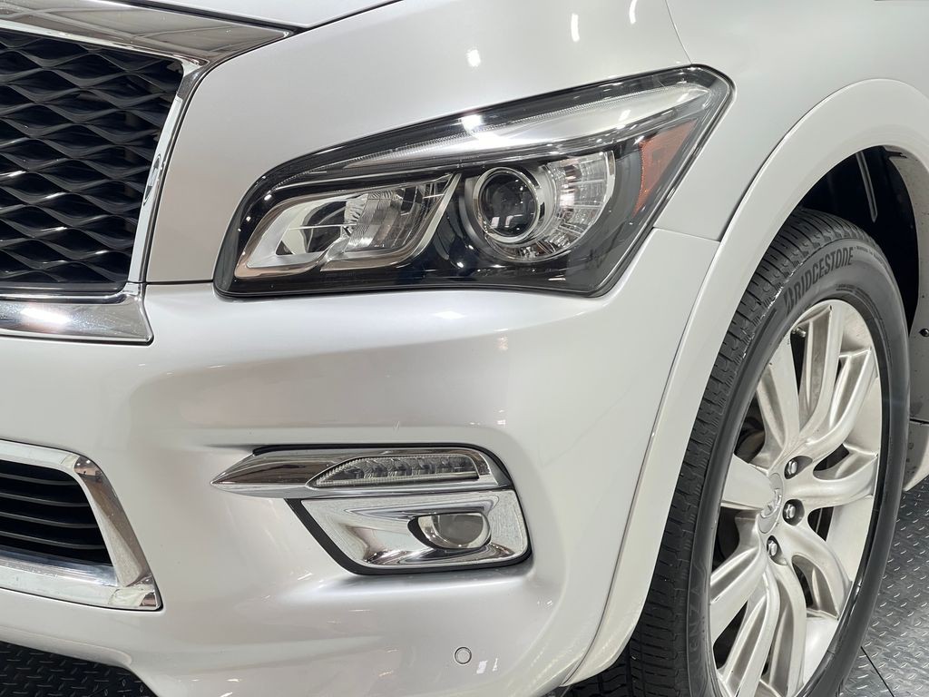 2017 INFINITI QX80 Image 33