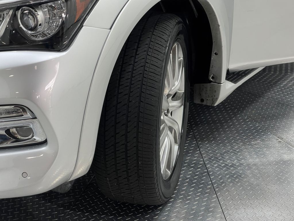 2017 INFINITI QX80 Image 36