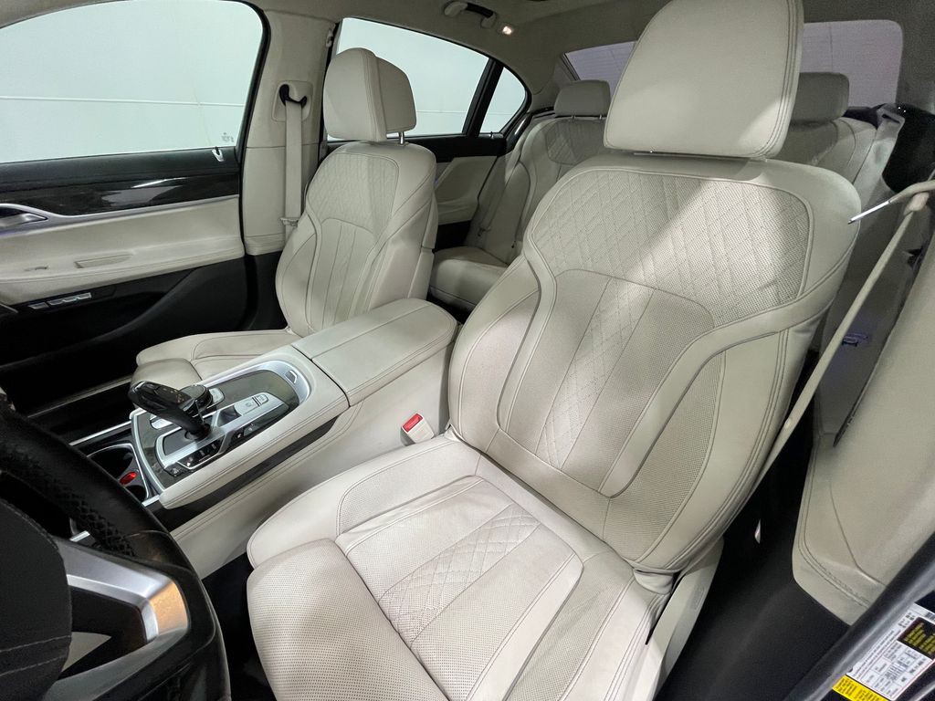 2018 BMW 7 Series Image 14