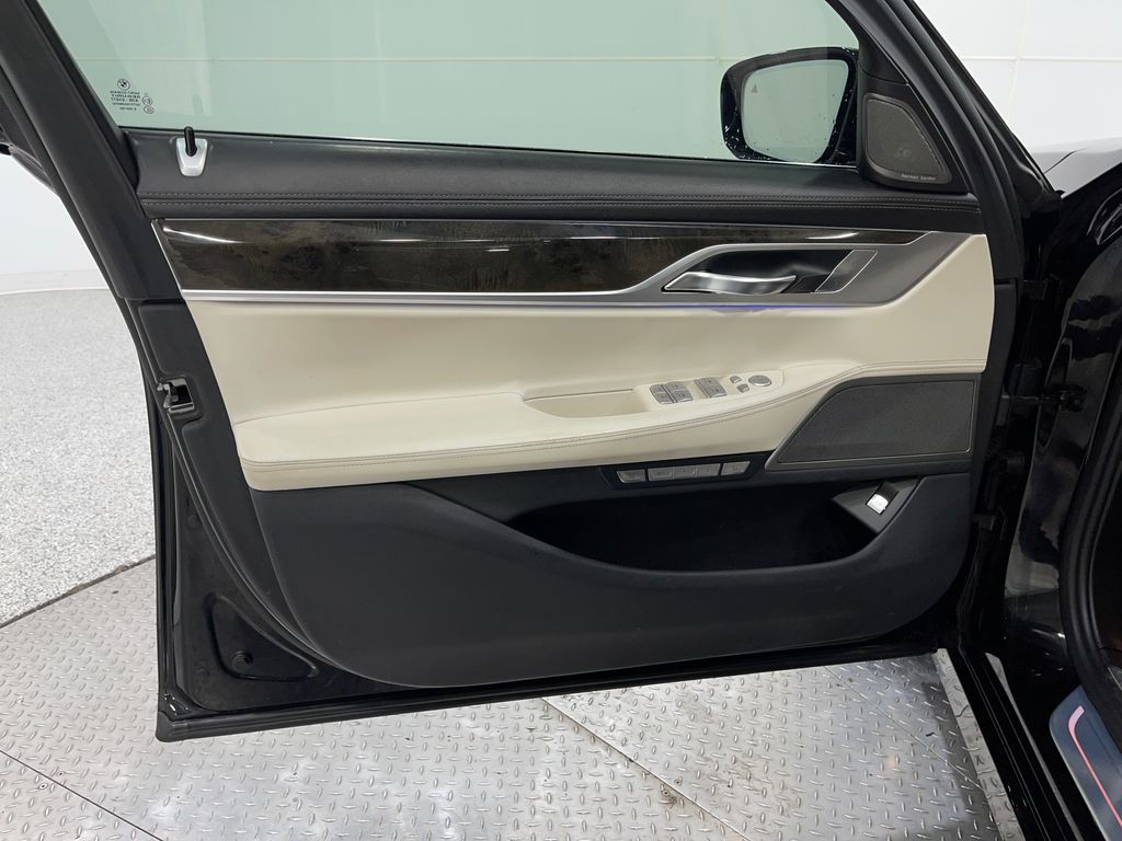 2018 BMW 7 Series Image 15