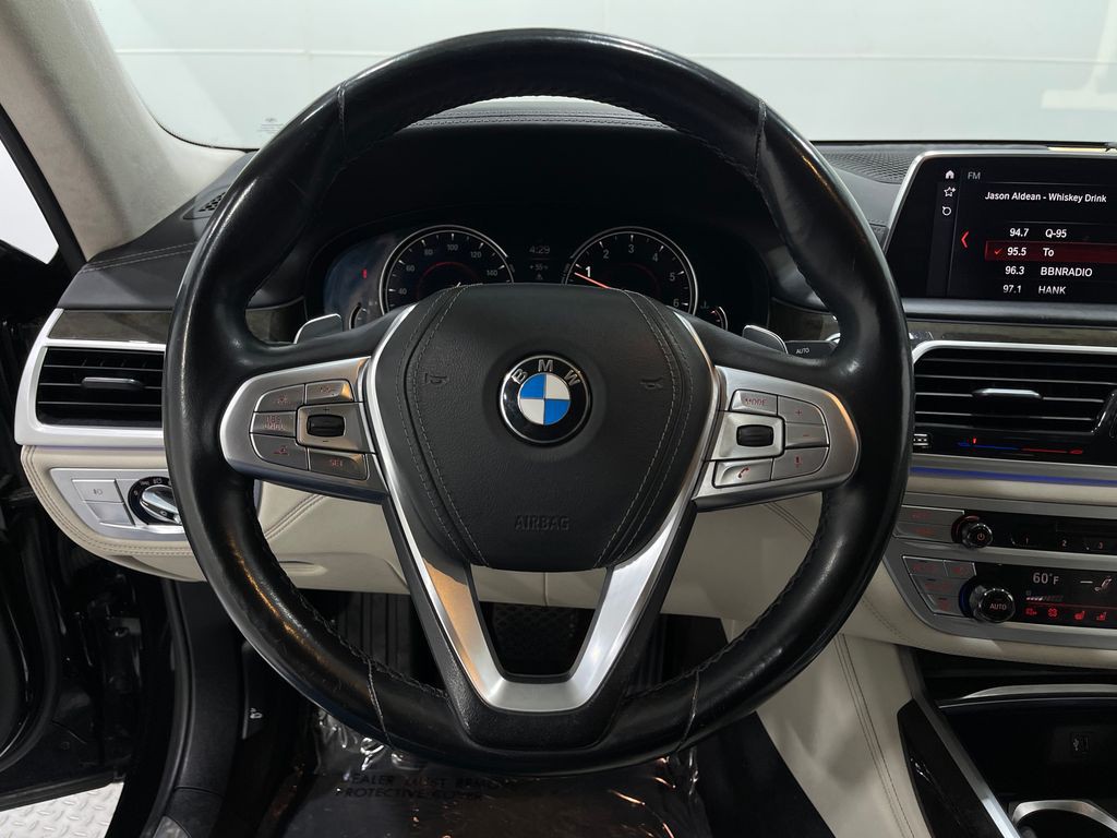 2018 BMW 7 Series Image 23