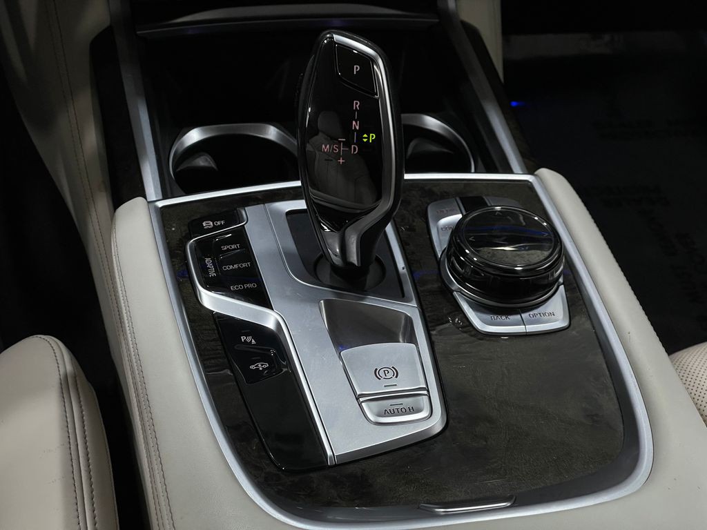 2018 BMW 7 Series Image 30