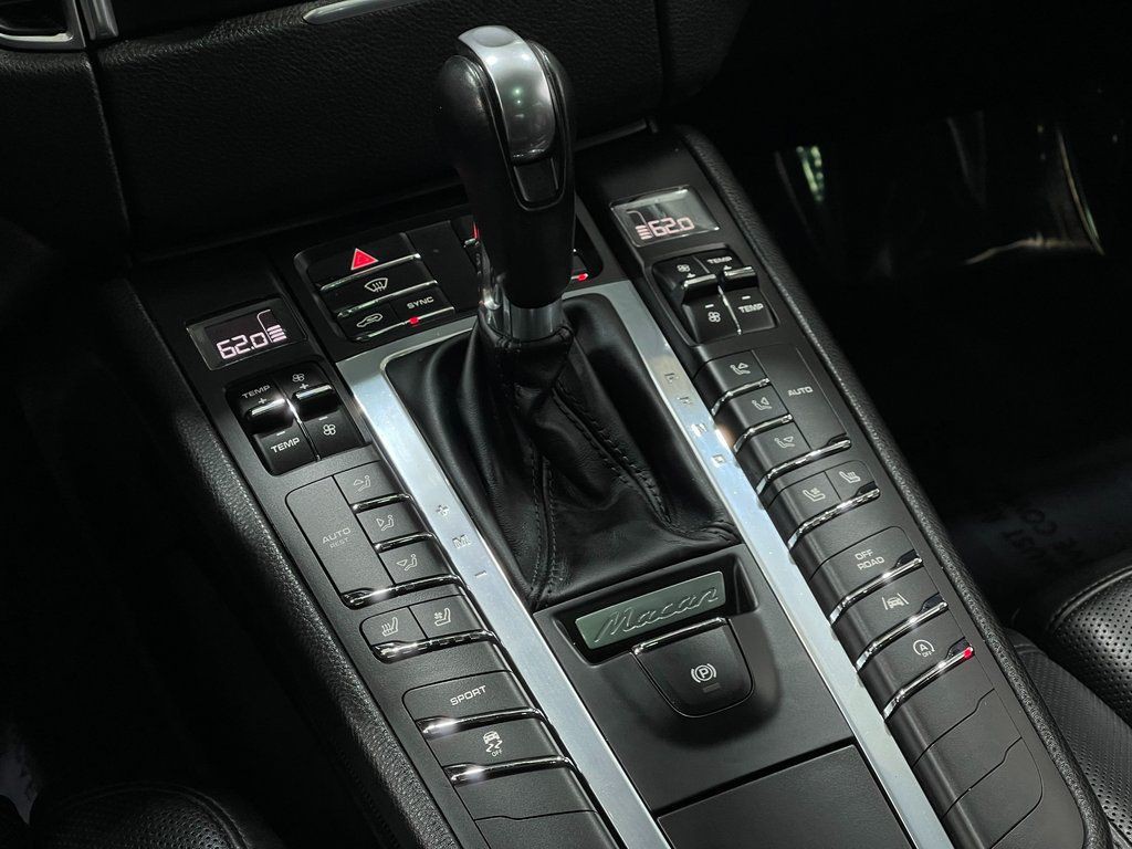 2018 Porsche Macan Image 29