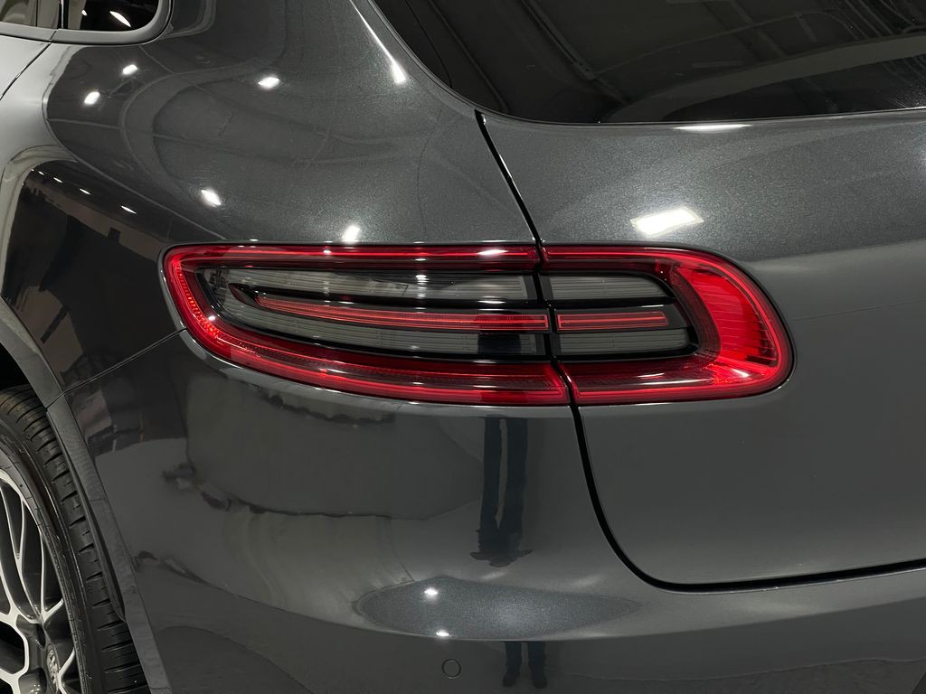 2018 Porsche Macan Image 34