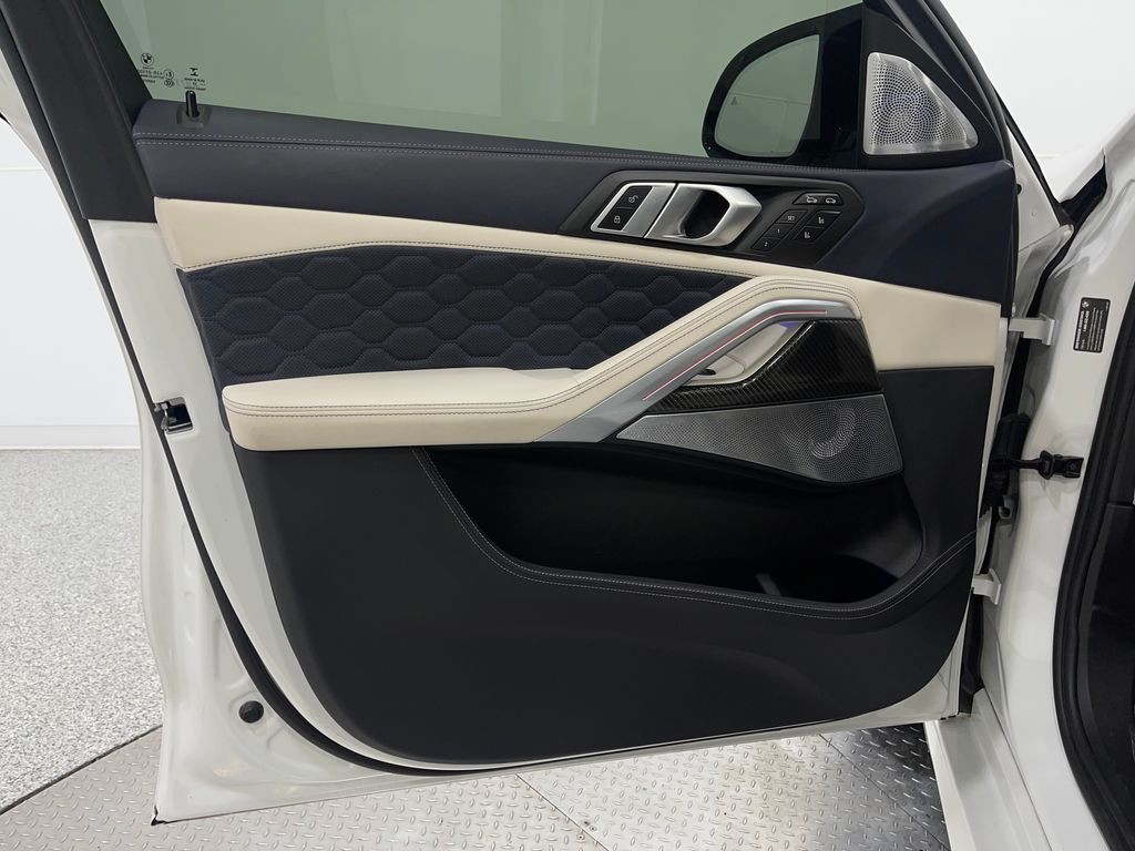 2023 BMW X6 Image 16
