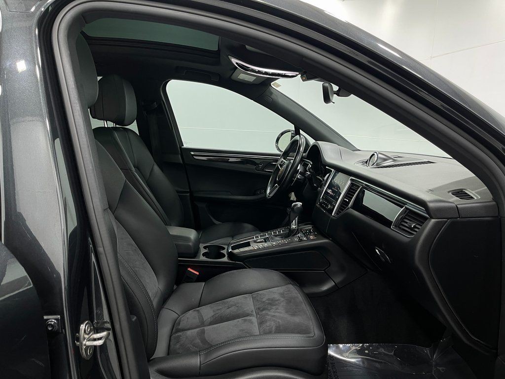 2018 Porsche Macan Image 31