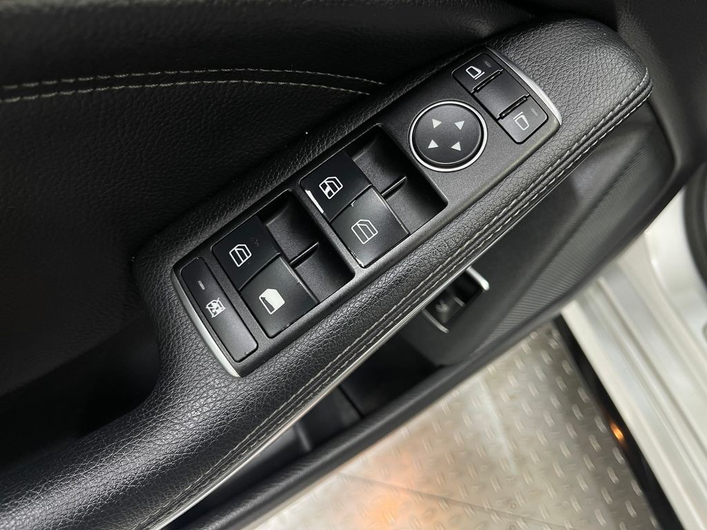 2014 Mercedes-Benz CLA-Class Image 16