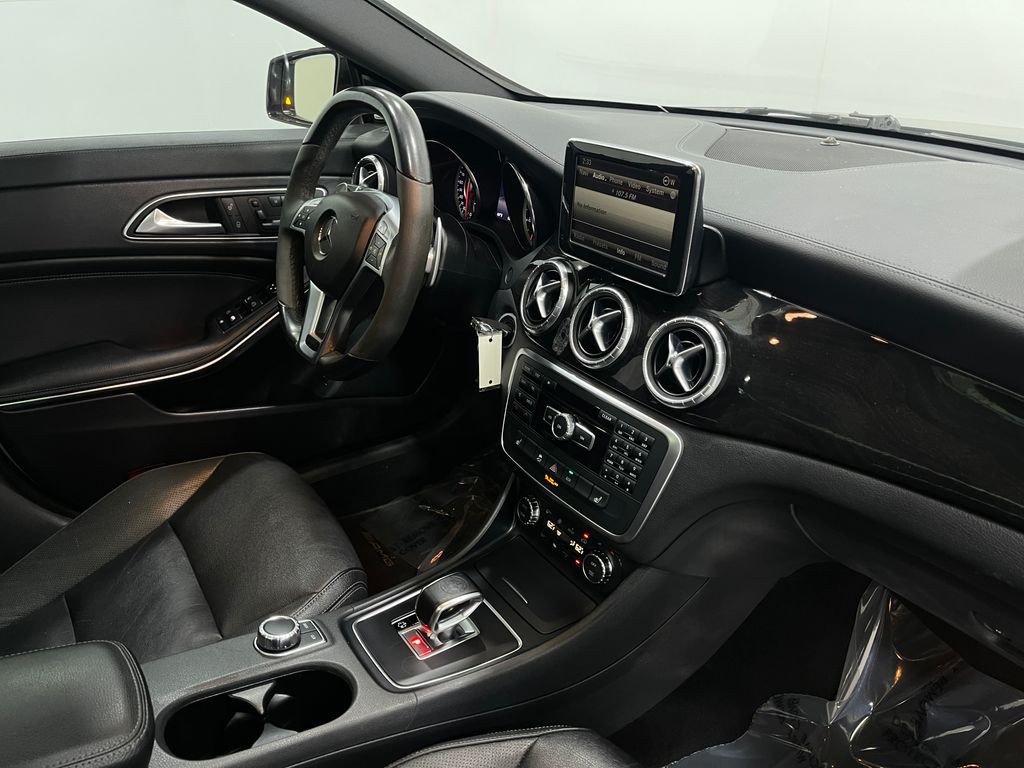 2014 Mercedes-Benz CLA-Class Image 21