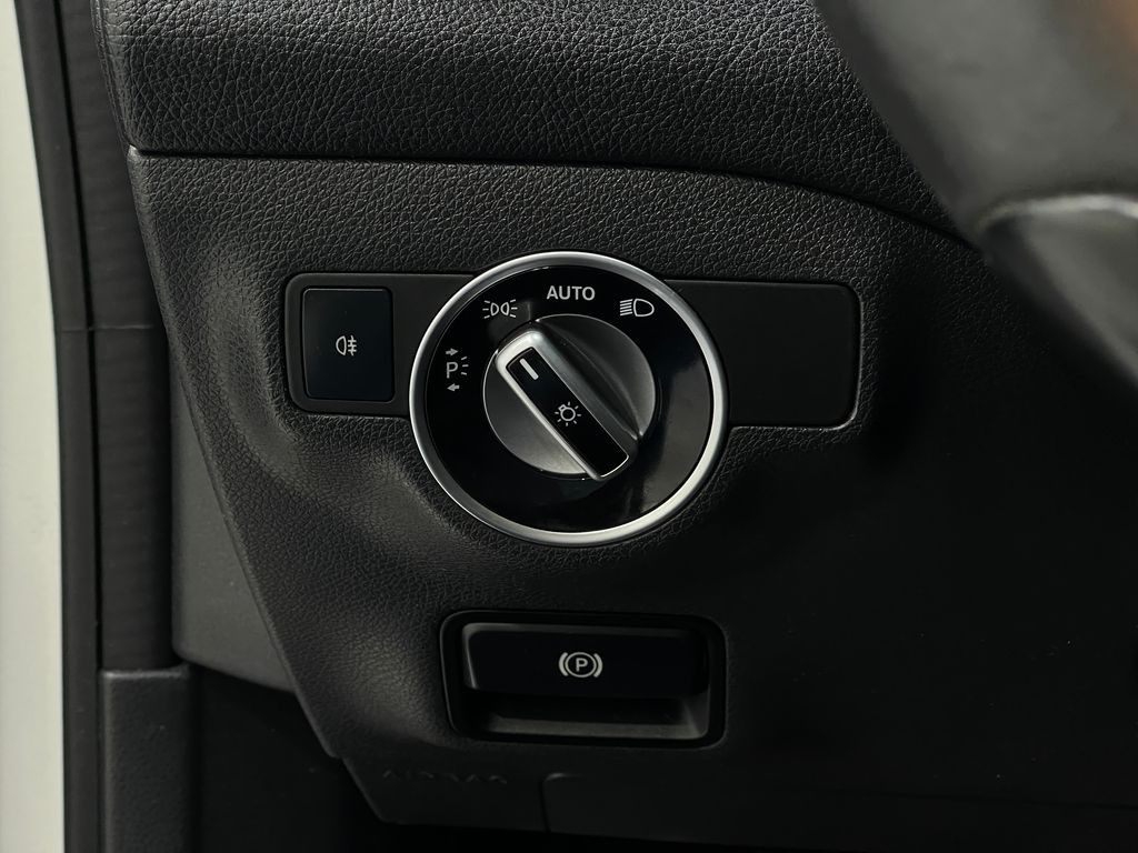 2014 Mercedes-Benz CLA-Class Image 23