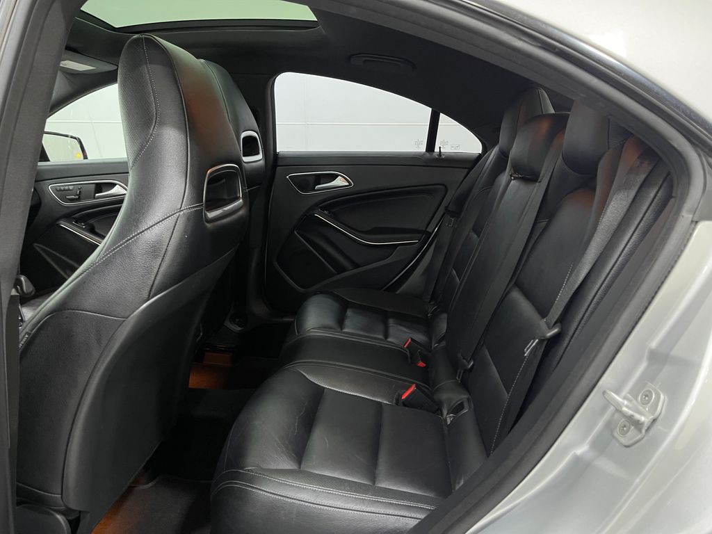 2014 Mercedes-Benz CLA-Class Image 32