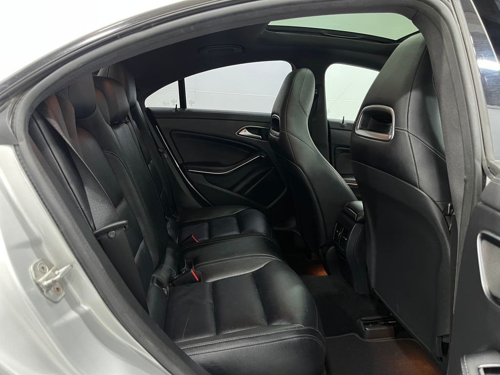 2014 Mercedes-Benz CLA-Class Image 33