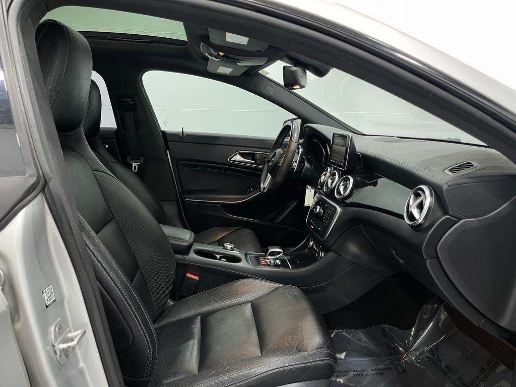2014 Mercedes-Benz CLA-Class Image 34