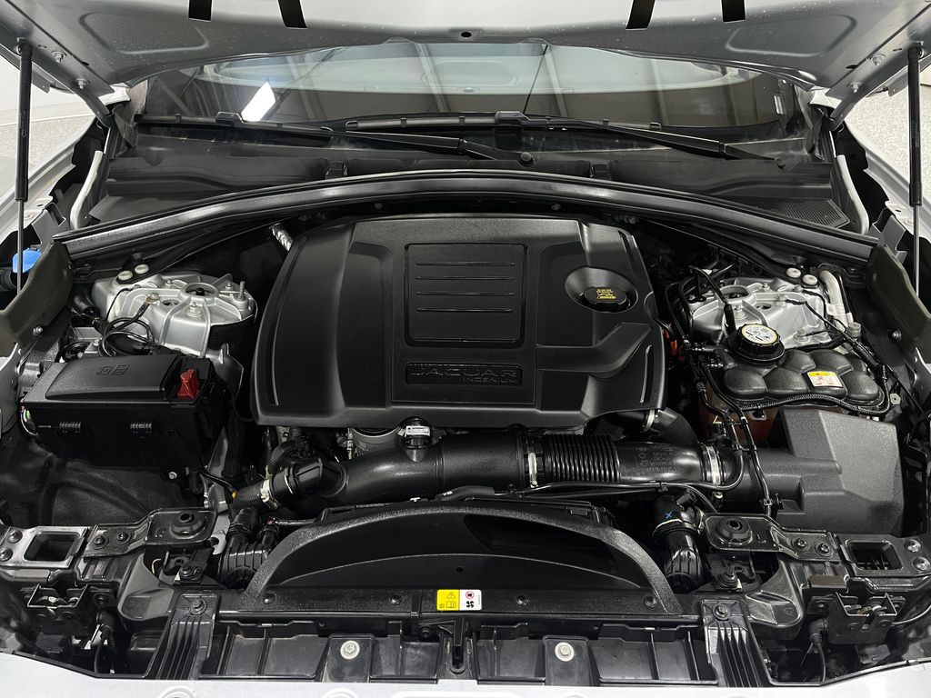 2021 Jaguar F-PACE Image 28