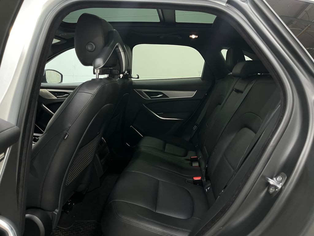 2021 Jaguar F-PACE Image 31