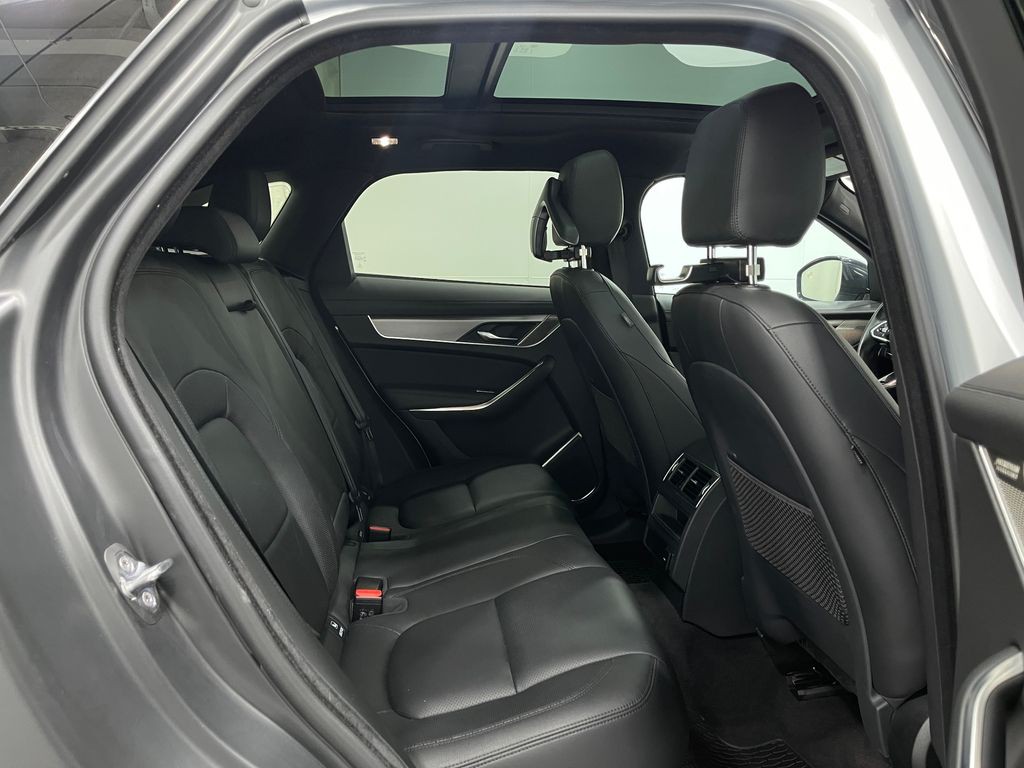 2021 Jaguar F-PACE Image 32