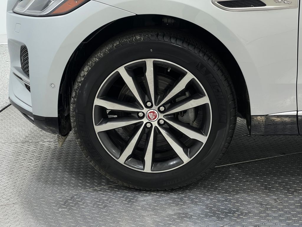 2021 Jaguar F-PACE Image 36
