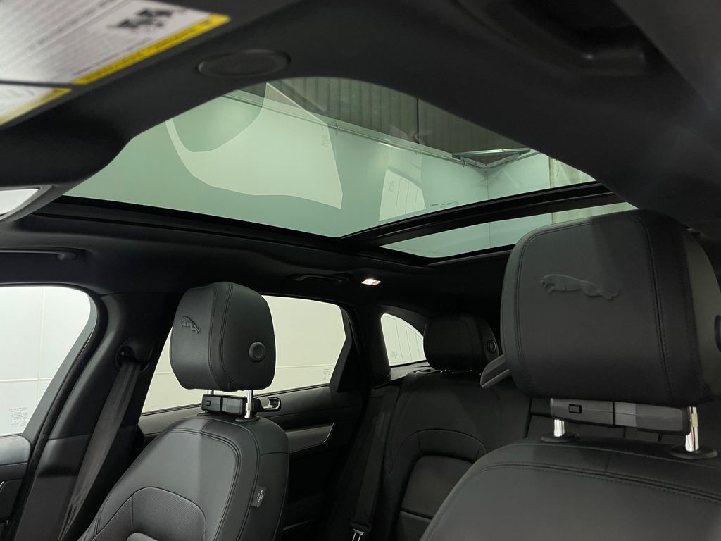 2021 Jaguar F-PACE Image 11