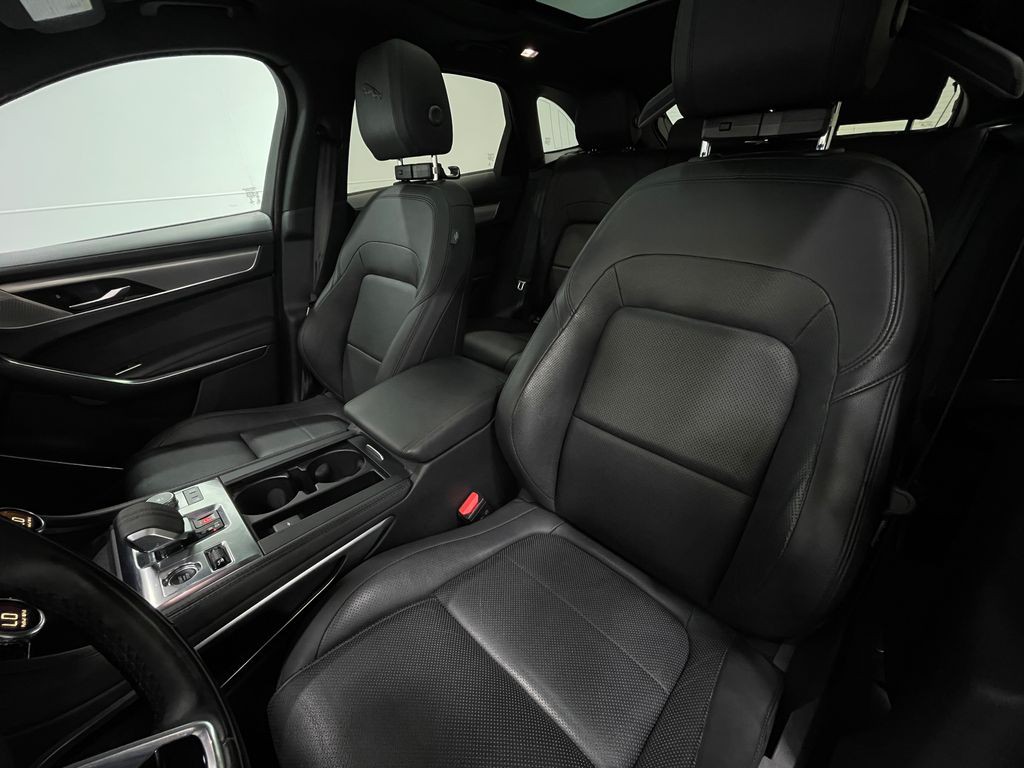 2021 Jaguar F-PACE Image 14