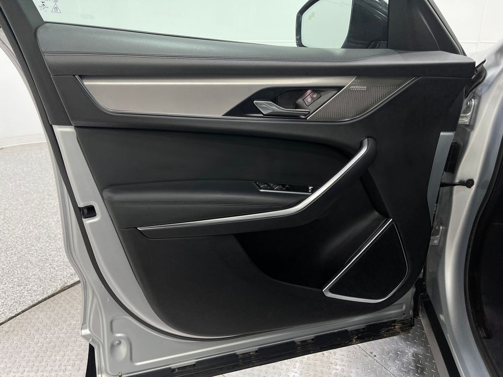 2021 Jaguar F-PACE Image 15