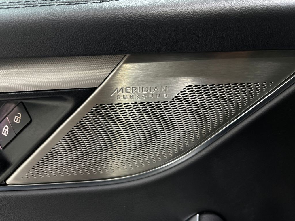 2021 Jaguar F-PACE Image 17