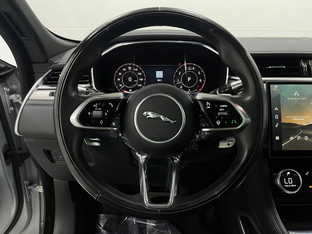 2021 Jaguar F-PACE Image 23