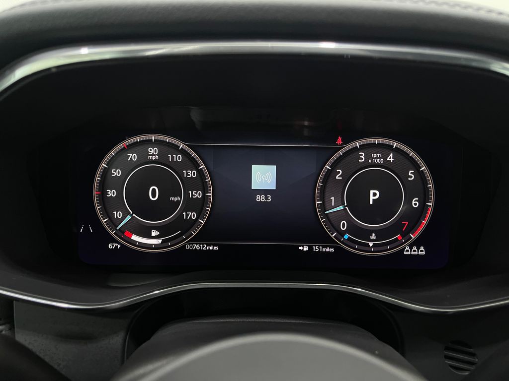 2021 Jaguar F-PACE Image 24