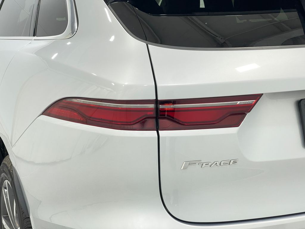2021 Jaguar F-PACE Image 35
