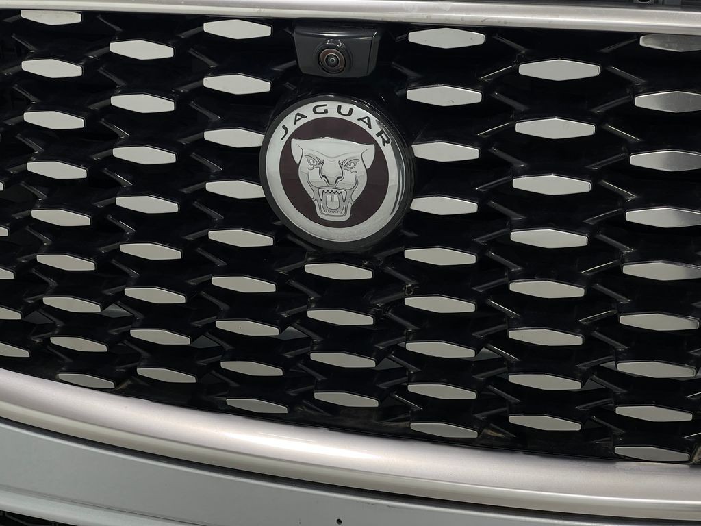 2021 Jaguar F-PACE Image 39