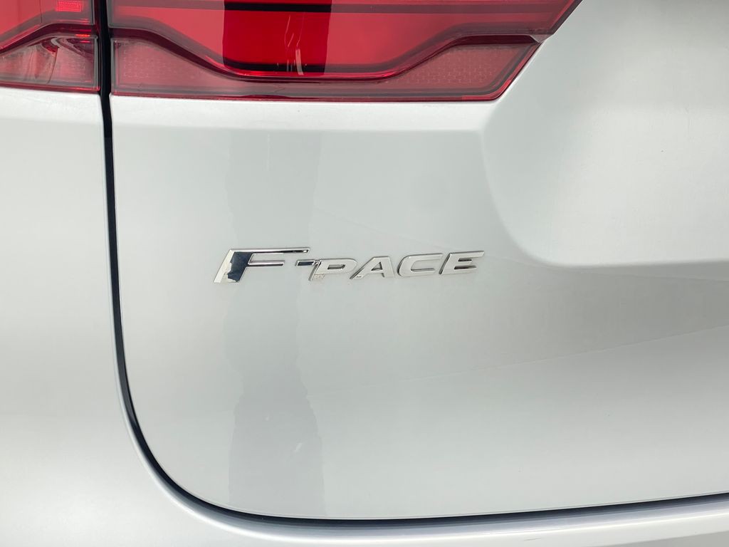 2021 Jaguar F-PACE Image 40