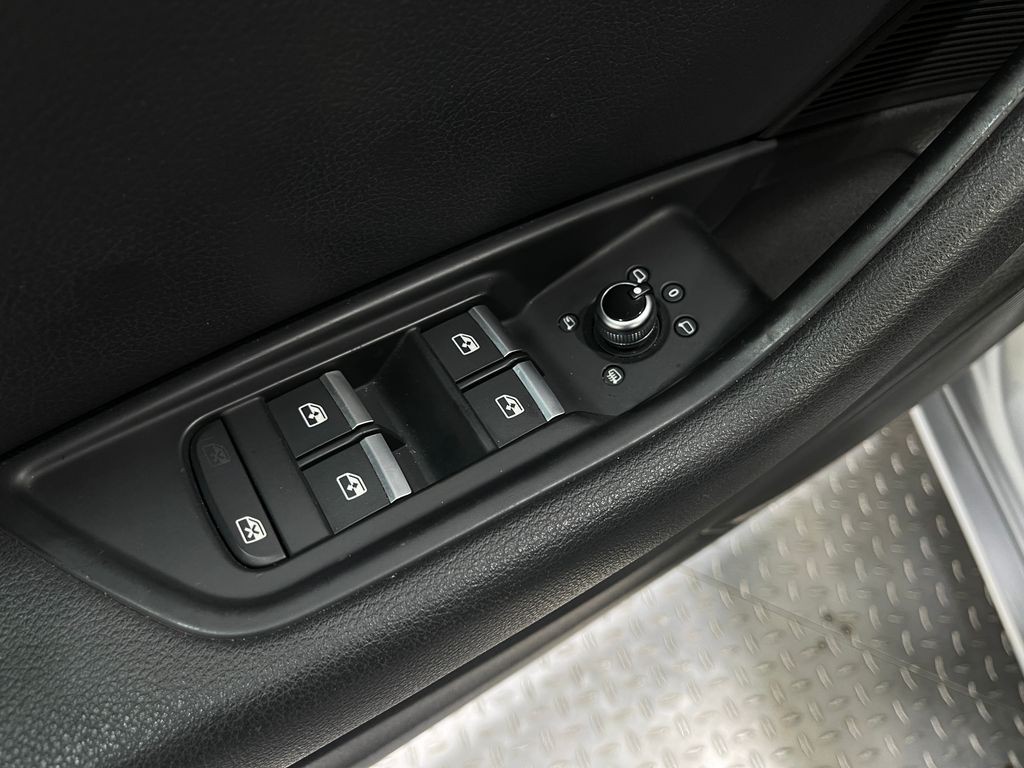 2018 Audi A4 Image 17
