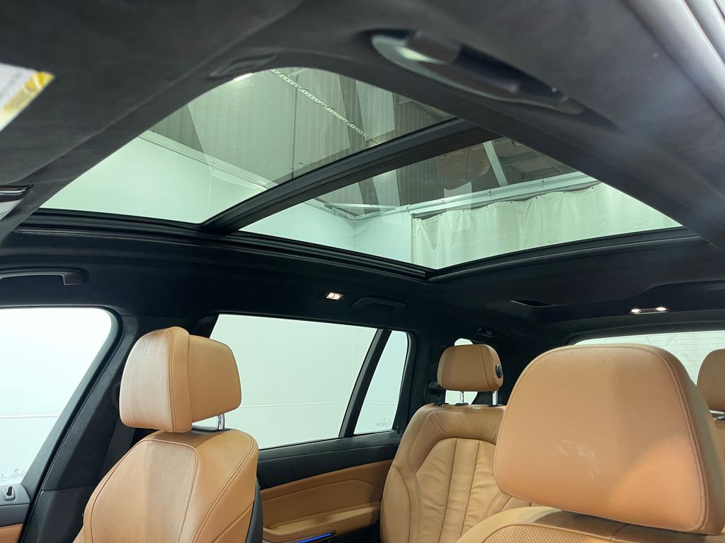 2019 BMW X7 Image 12