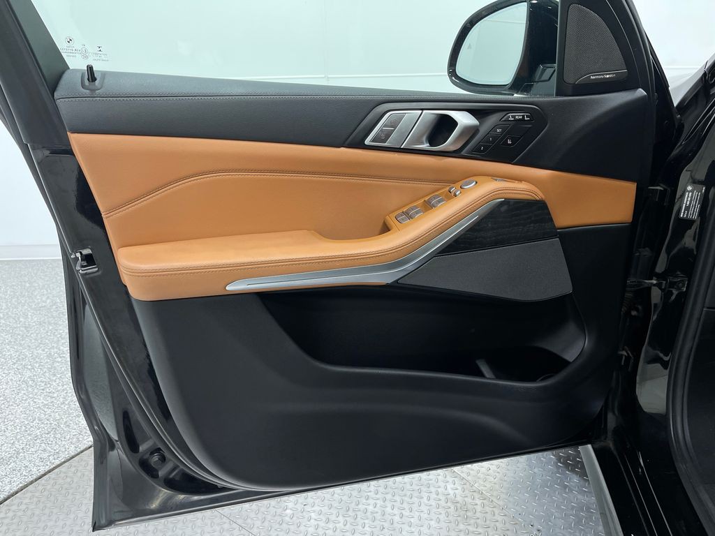 2019 BMW X7 Image 16