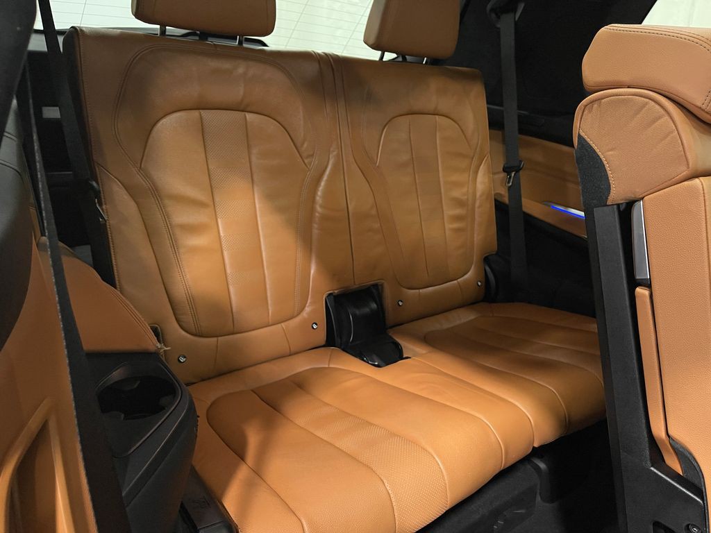 2019 BMW X7 Image 35