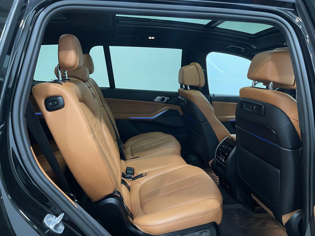 2019 BMW X7 Image 36