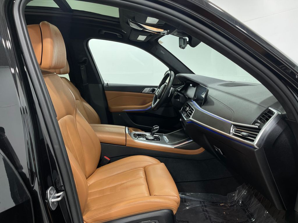 2019 BMW X7 Image 37