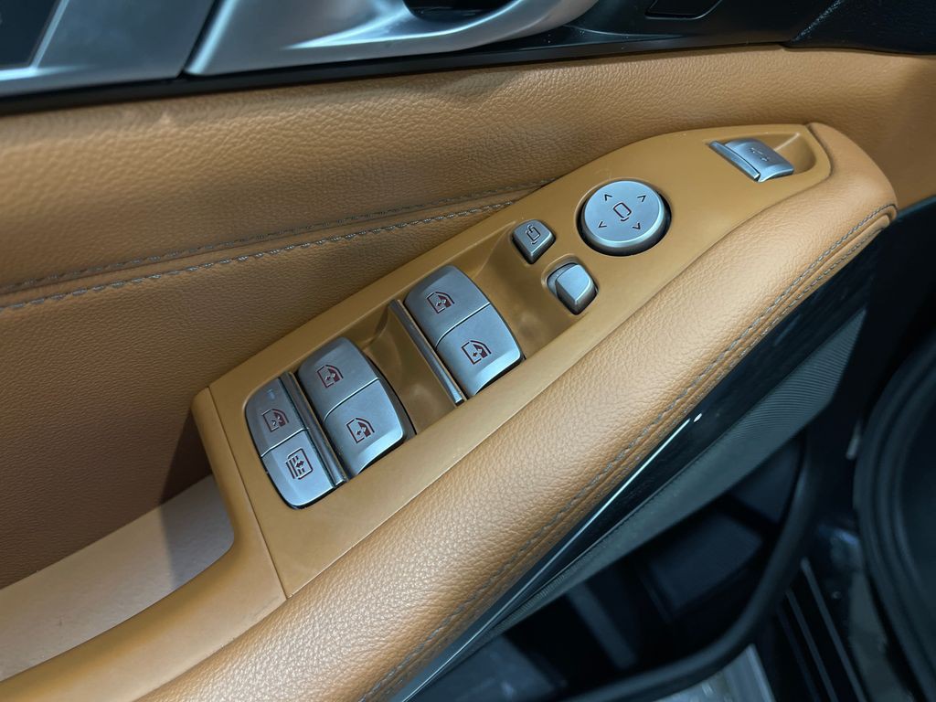 2019 BMW X7 Image 17