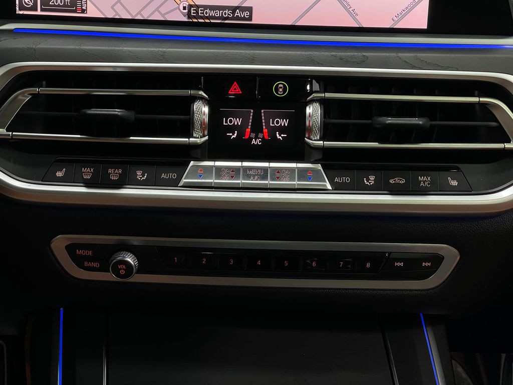 2019 BMW X7 Image 28