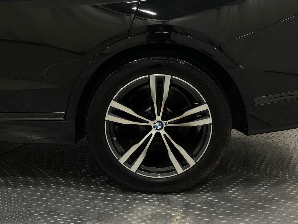 2019 BMW X7 Image 40