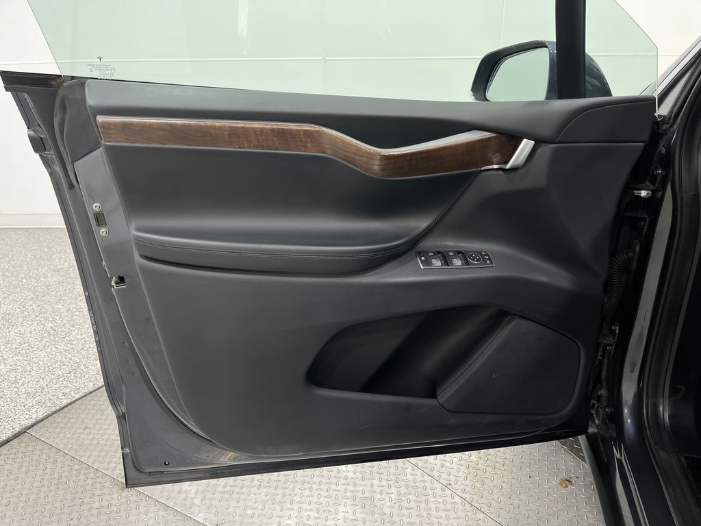 2019 Tesla Model X Image 16