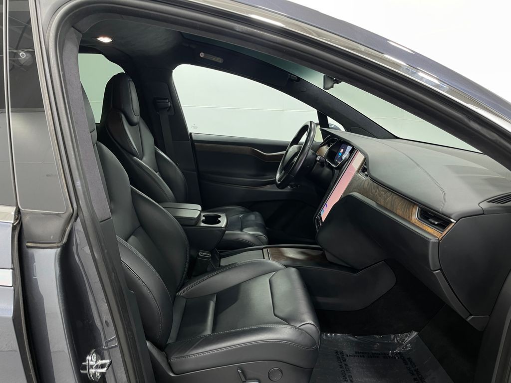 2019 Tesla Model X Image 32
