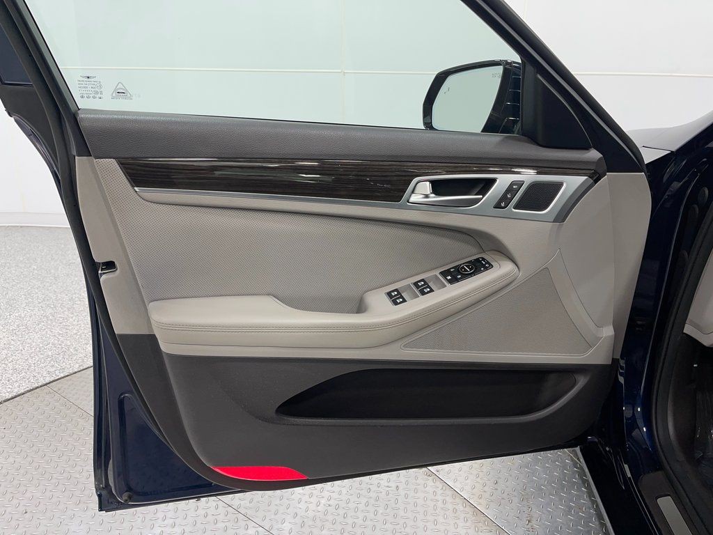 2018 Genesis G80 Image 14
