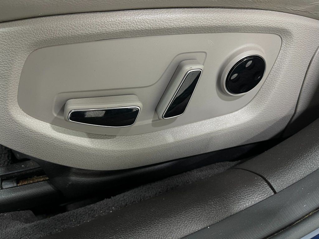 2018 Genesis G80 Image 16