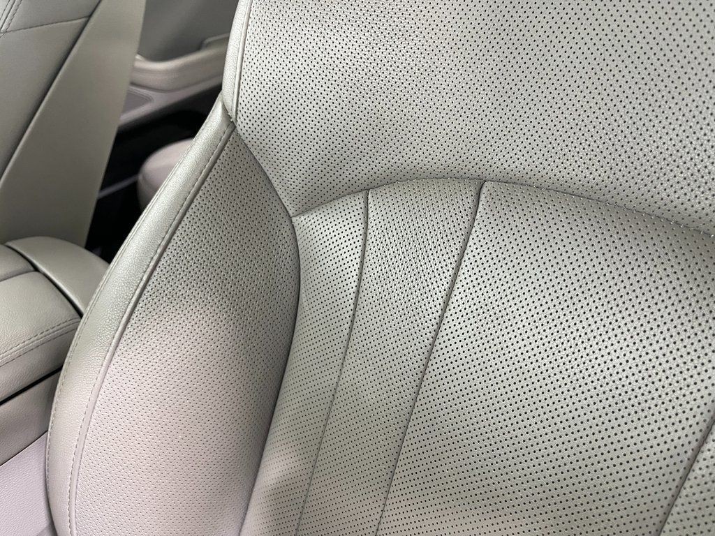 2018 Genesis G80 Image 17