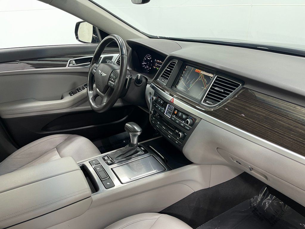 2018 Genesis G80 Image 19