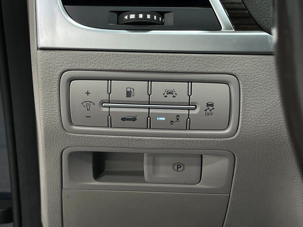 2018 Genesis G80 Image 22