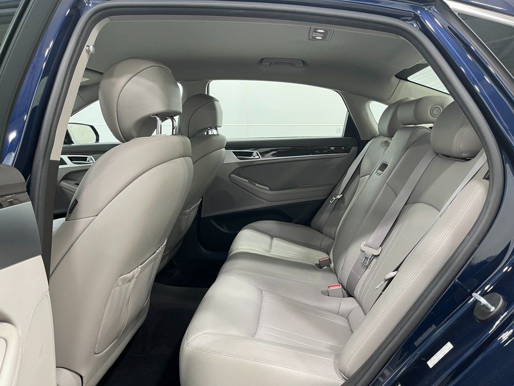 2018 Genesis G80 Image 30
