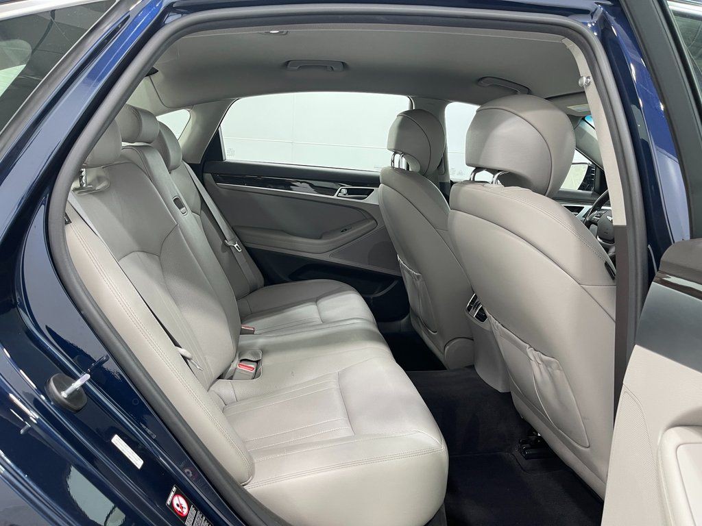 2018 Genesis G80 Image 31