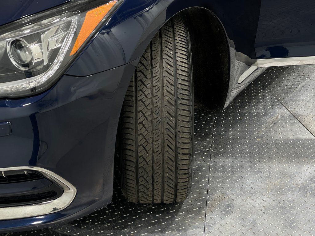 2018 Genesis G80 Image 35