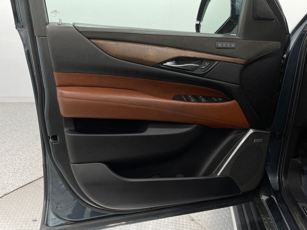 2019 Cadillac Escalade Image 16