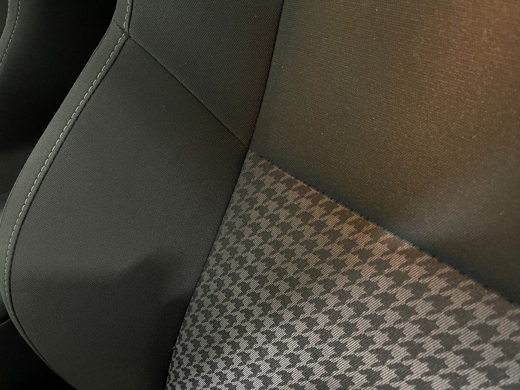 2018 Dodge Challenger Image 19